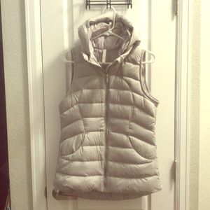 Lululemon Pack it Down Vest w/ removable hood